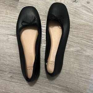 Black ballet flats